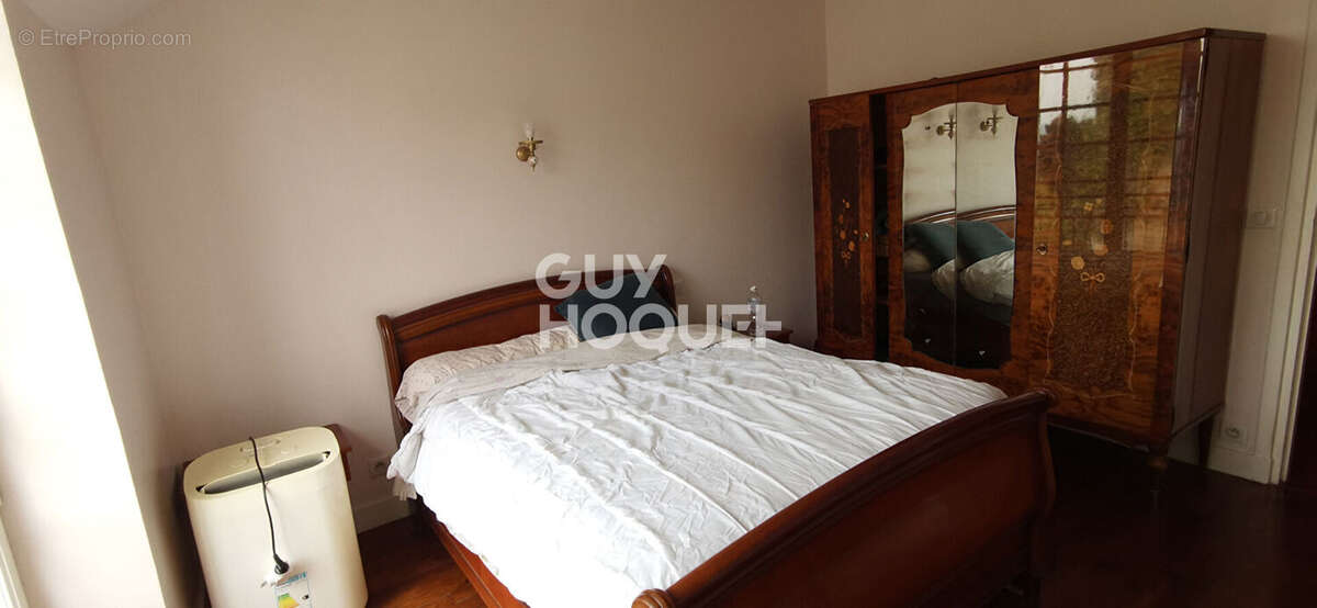 Maison à VENEUX-LES-SABLONS