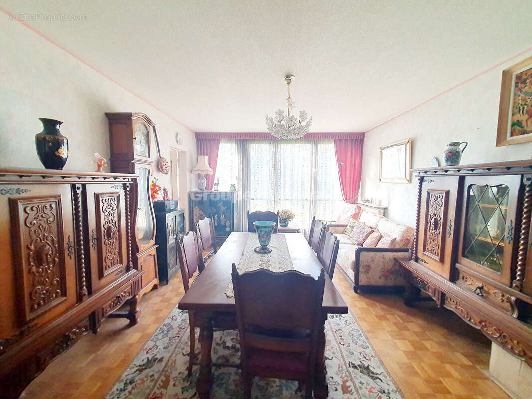 Appartement à BEAUCHAMP