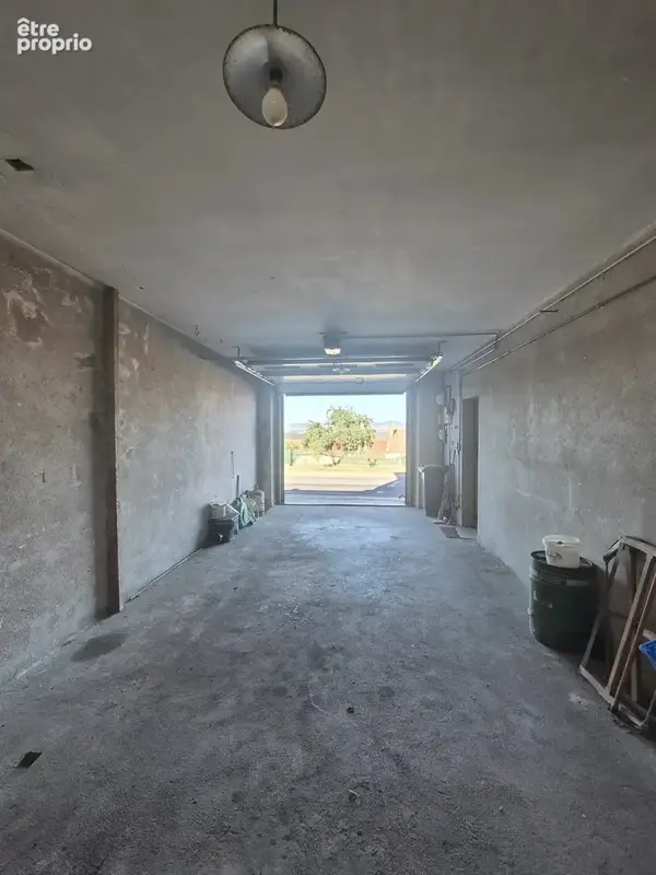 Maison d'habitation sur deux niveaux avec garages - photo 10