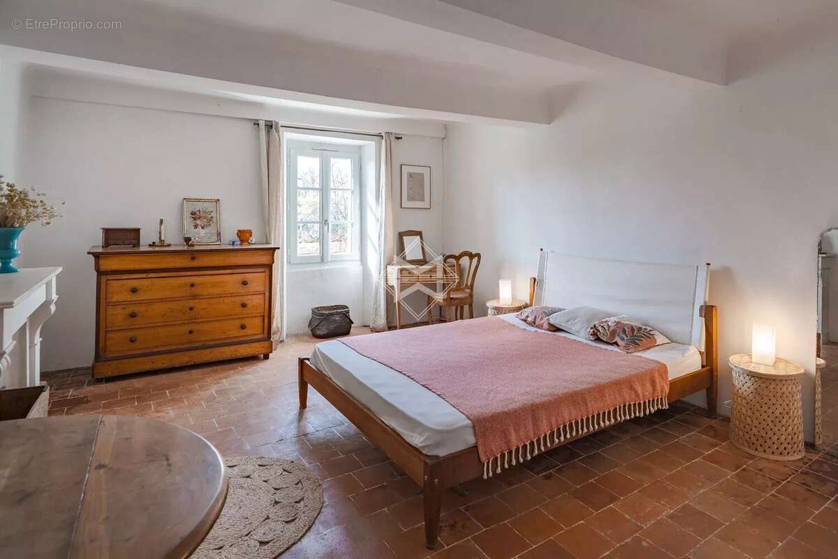 Maison à TOURRETTES