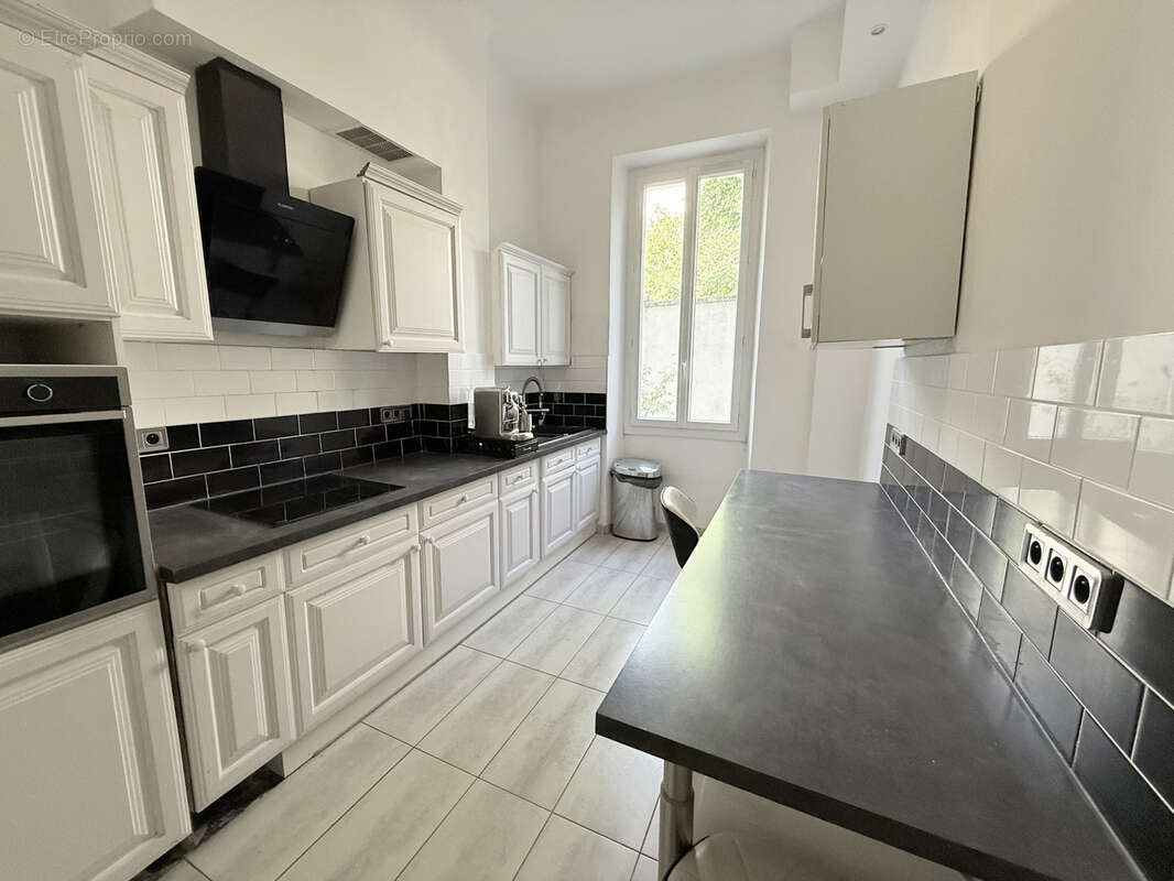 Appartement à MARSEILLE-6E