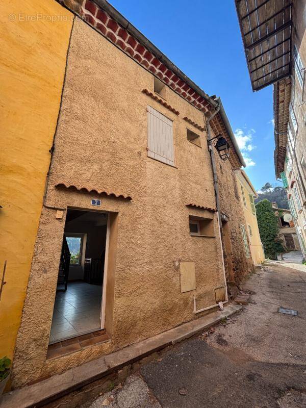 Maison à LES MAYONS