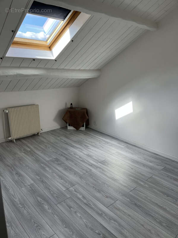 Limours centre ville - 3/4 pieces de 94.30m2 au sol - 2 chambres + cave. - photo 8