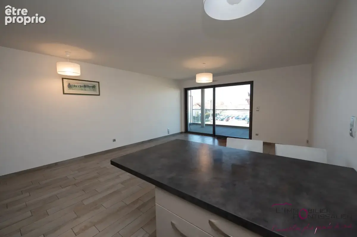 Pontarlier - proche centre ville : appartement recent de type 2 avec ascenseur, cave, garage et terrasse - photo 8