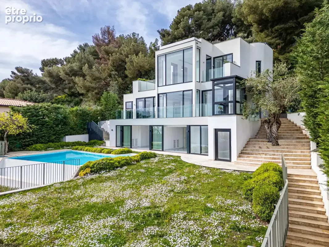 Roquebrune-Cap-Martin - Exceptionnelle villa 350m² 4 chambres, piscine, vue mer panoramique - photo 13