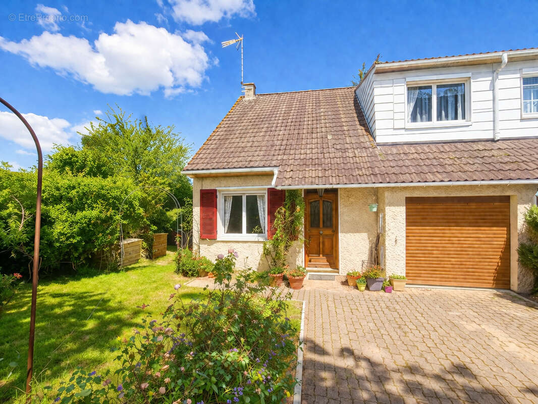 Maison à OZOIR-LA-FERRIERE