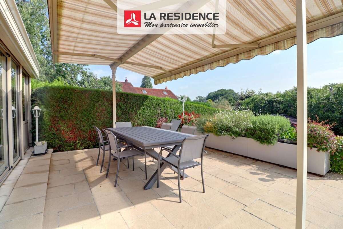 Maison à JOUY-LE-MOUTIER