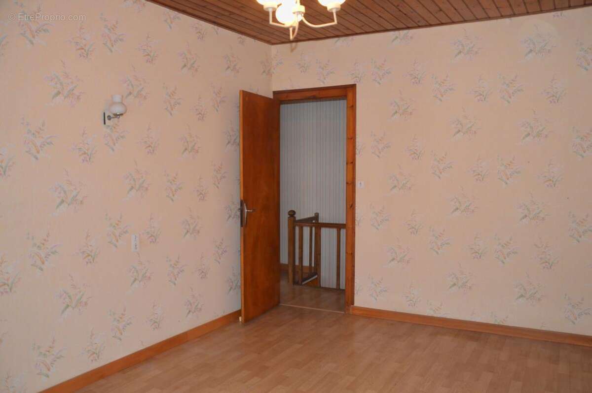 Maison à BEAULIEU-SOUS-LA-ROCHE