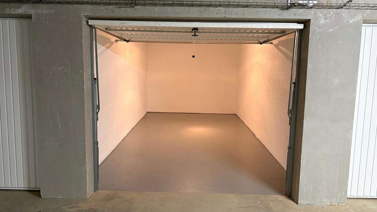 Parking à NEYDENS