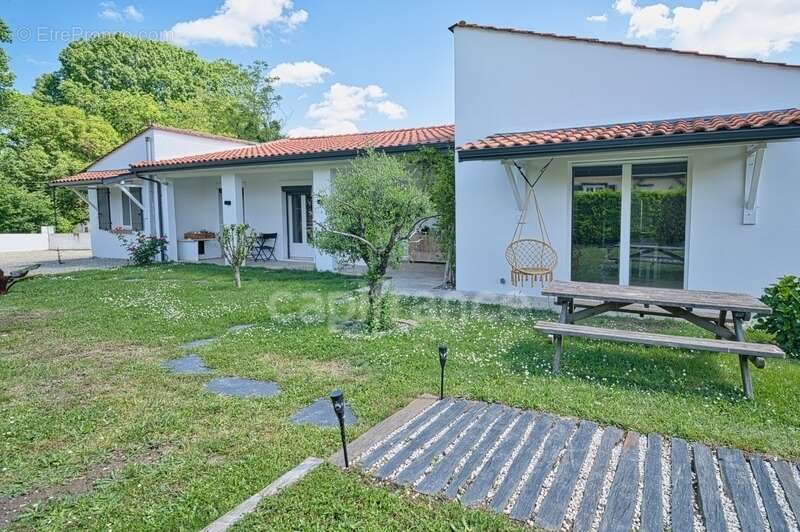 Maison à MONTUSSAN