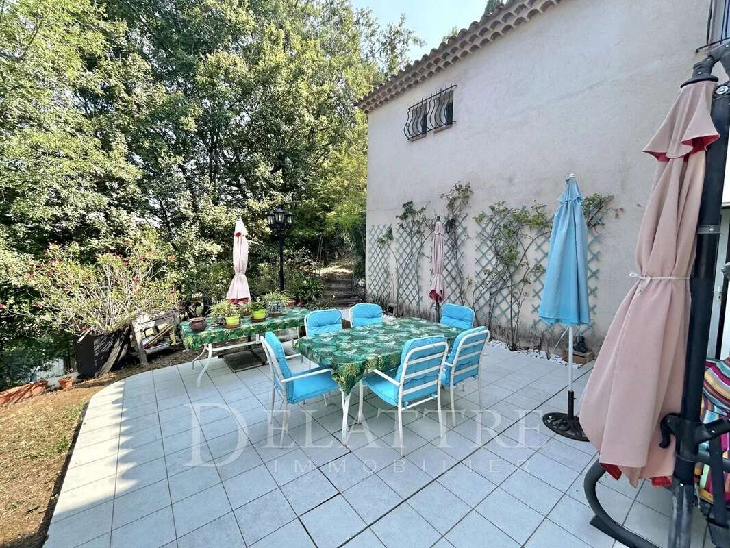 Maison à CHATEAUNEUF-GRASSE