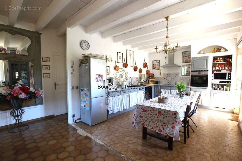 Maison à SAINT-GENGOUX-LE-NATIONAL