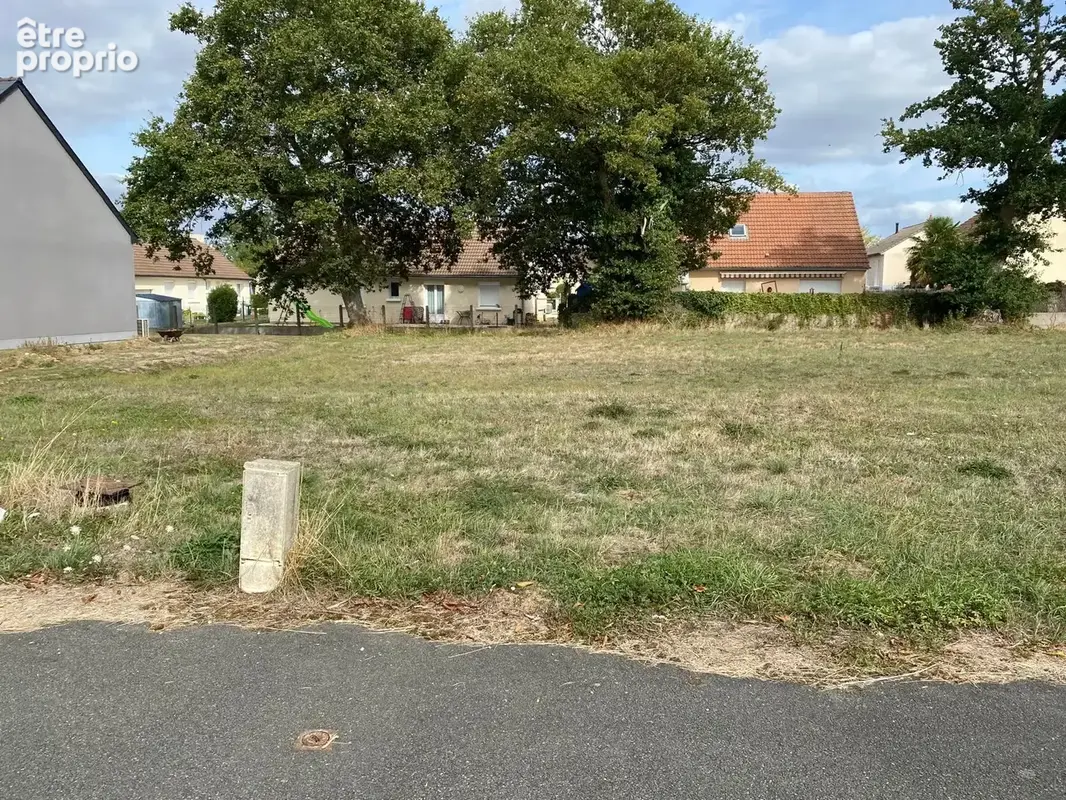 Terrain à VEIGNE