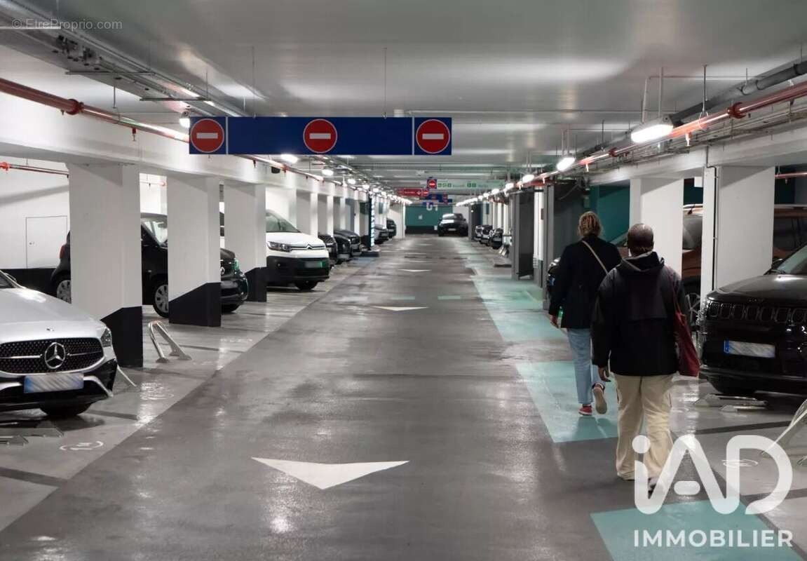 Photo 3 - Parking à PARIS-17E