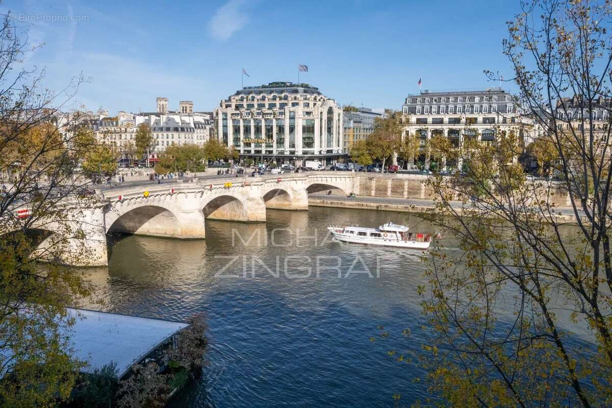 Appartement à PARIS-1E