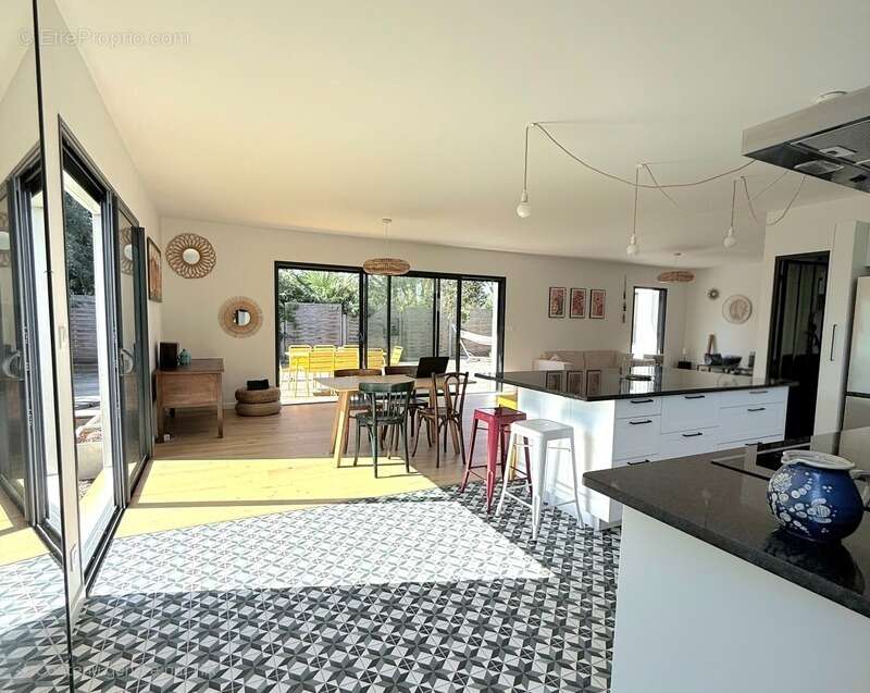Maison à vendre 5 pièces ANDERNOS LES BAINS (33)-3Ch-autoconsommations-secteur calme-ss vis à vis-600m² de terrain - photo 2