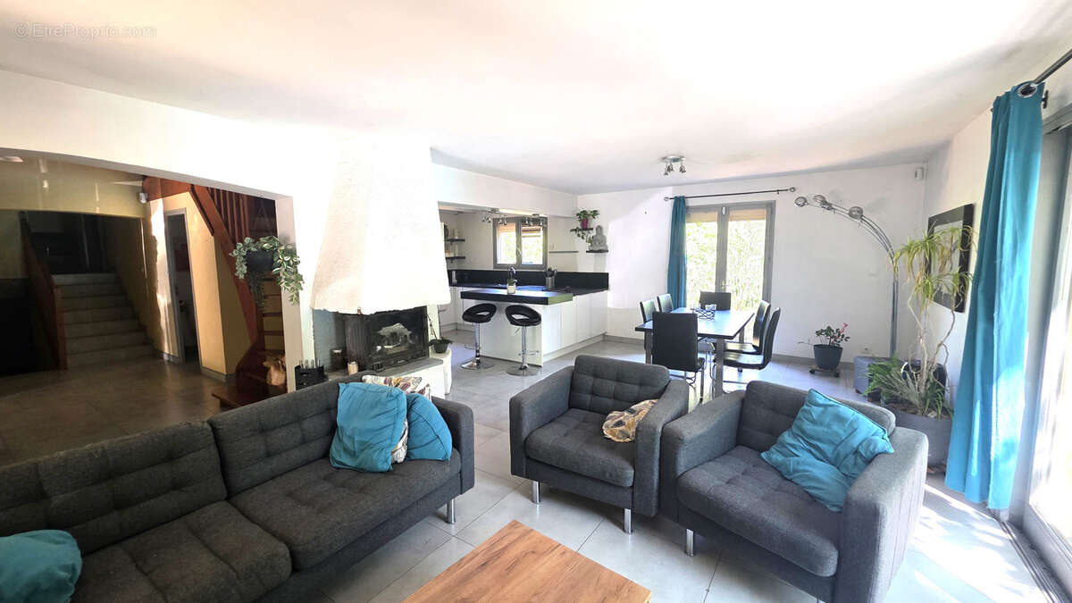 Maison 5 chambres sur une parcelle de 3218m2 - photo 6