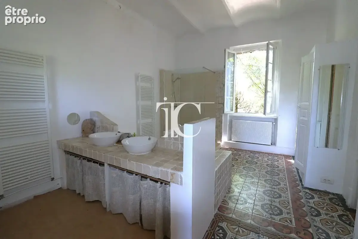 Maison ancienne de caractere avec piscine sur 3190m² de terrain - photo 8