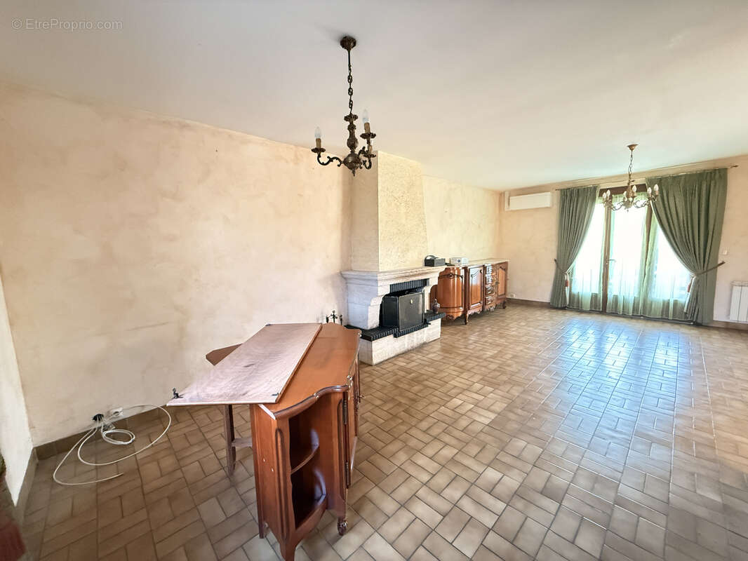 Maison à BARJOUVILLE