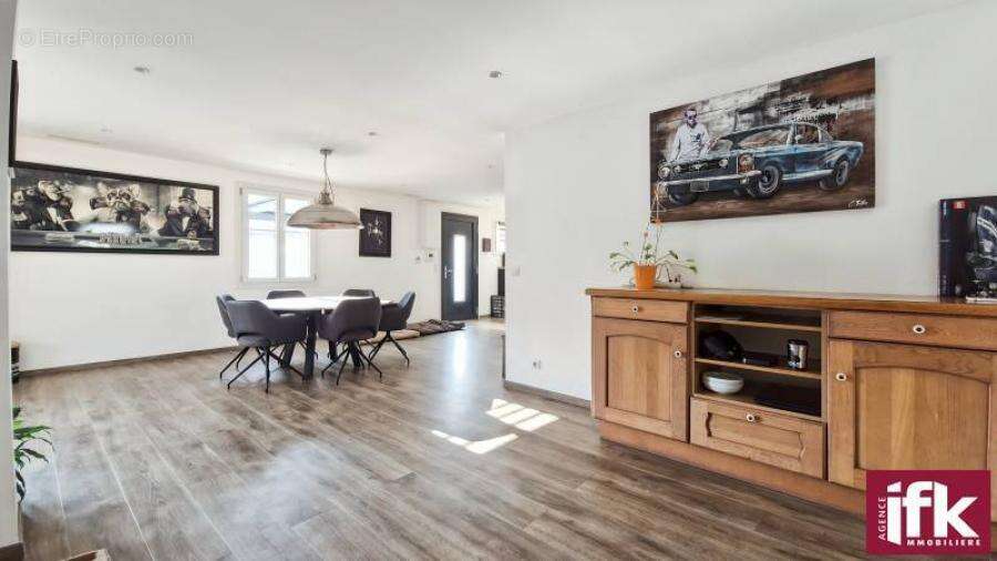 Maison plain-pied de 205 m² sur 13,52 ares avec piscine et double garage – DPE B - photo 17