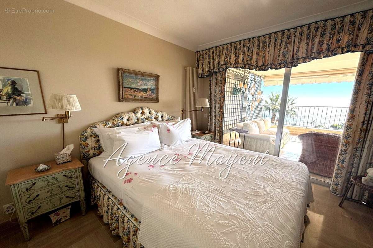 Appartement à VALLAURIS