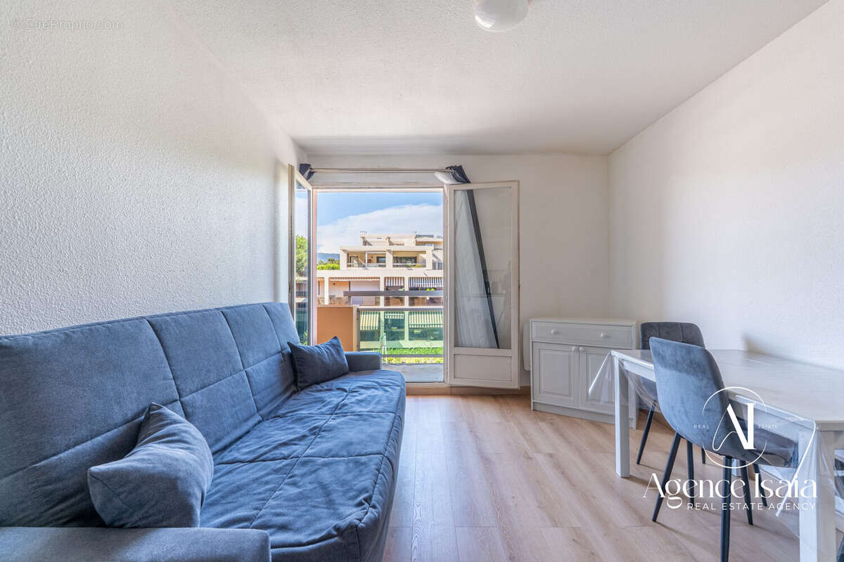 Appartement à BORMES-LES-MIMOSAS