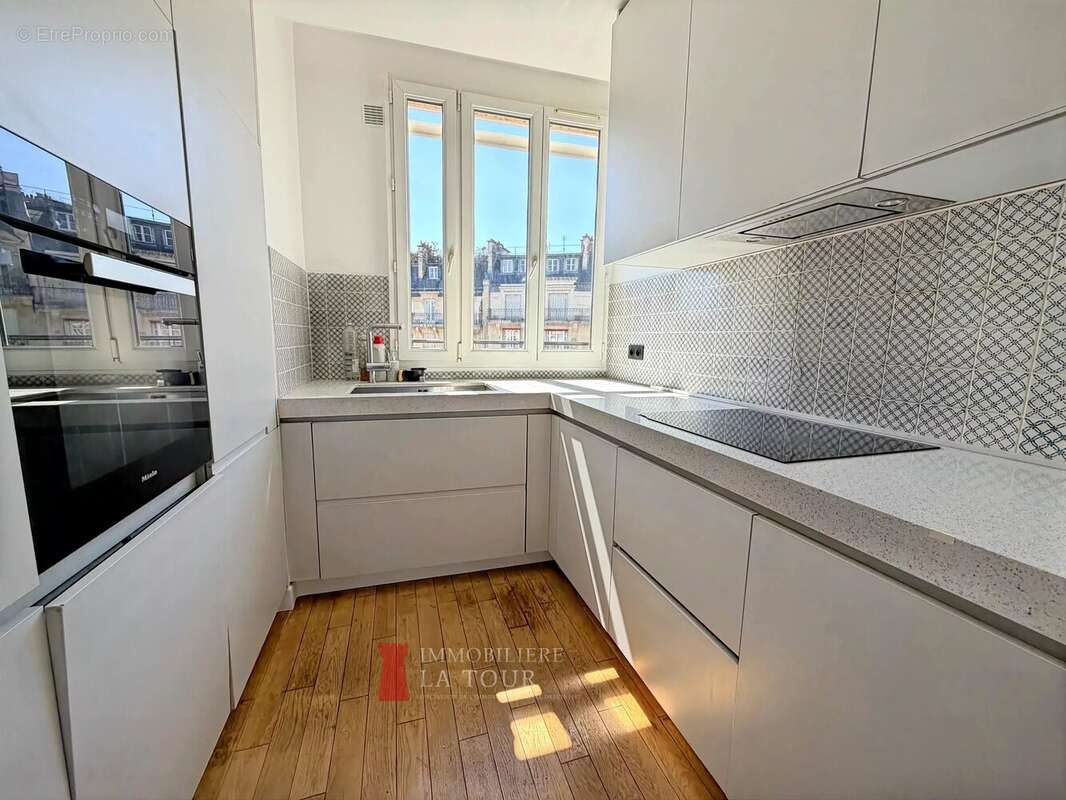 Appartement à PARIS-16E