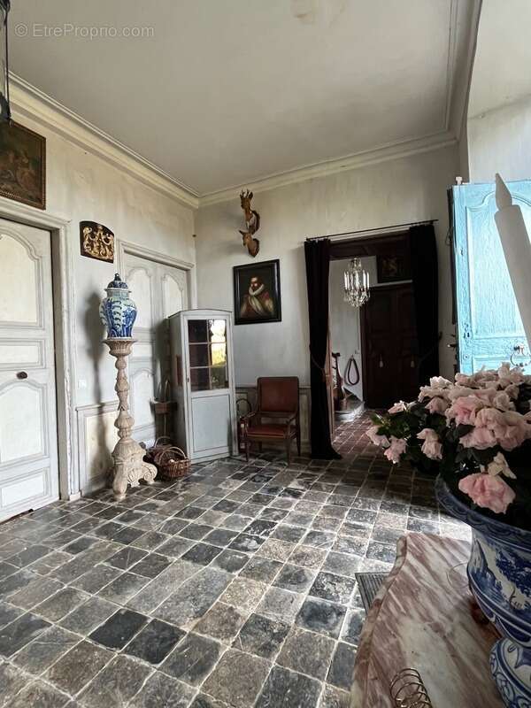 ELEGANT CHATEAU XVIIIs, sans travaux, sur 1 hectare clos de murs, jardin paysagé, chapelle, orangerie, dépendances, pour famille - photo 96