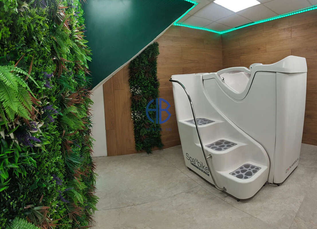 Superbe salon de coiffure neuf de 90m² avec aquabike et parkings - Marseillan - photo 4