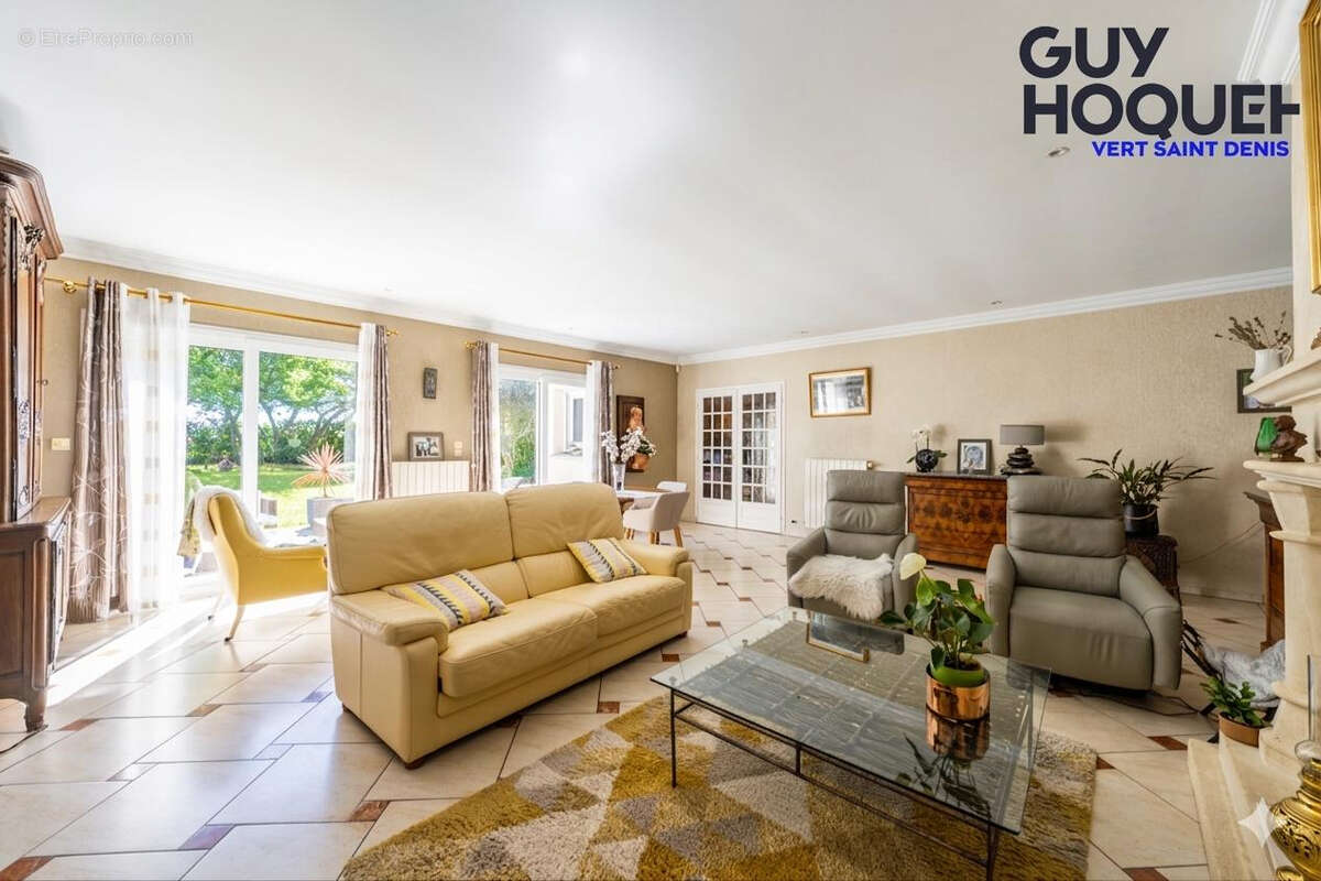 Maison à VERT-SAINT-DENIS