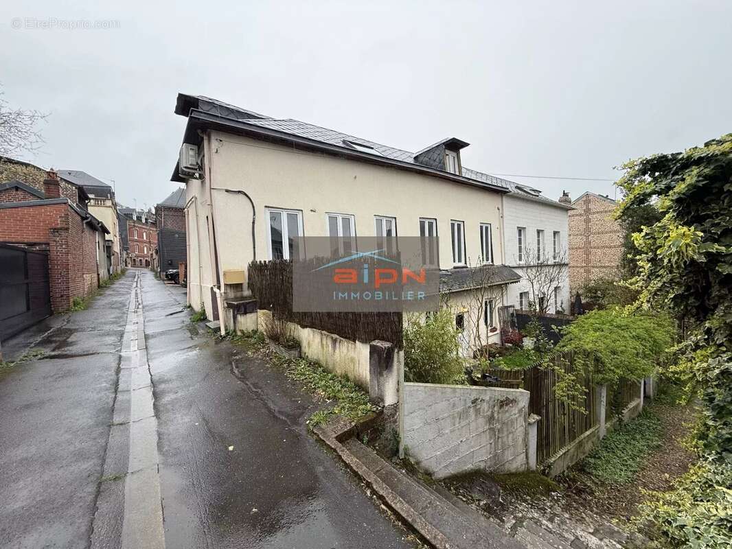 Appartement à MONT-SAINT-AIGNAN