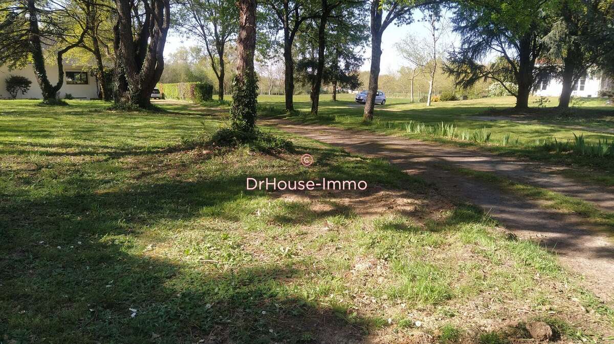 Terrain 800 m² à Saint-Hilaire-De-Clisson  - photo 12