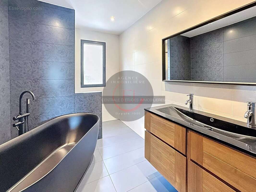 Maison à LES ADRETS-DE-L&#039;ESTEREL