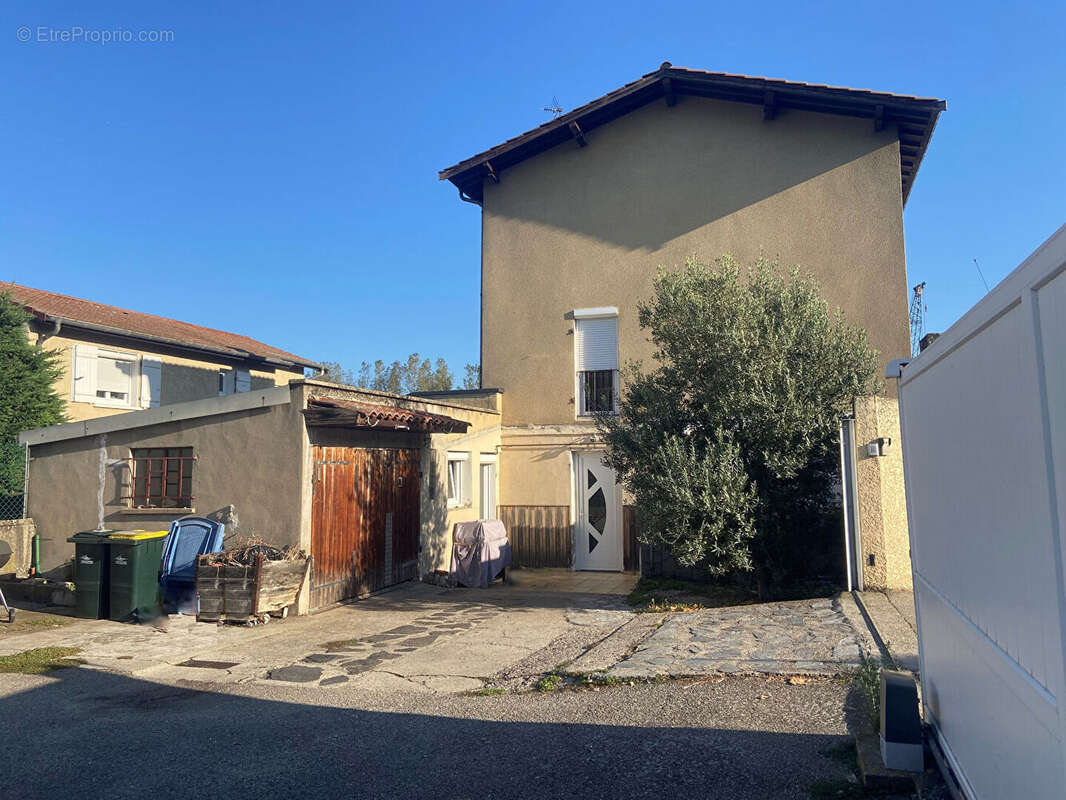 Maison à LES ROCHES-DE-CONDRIEU