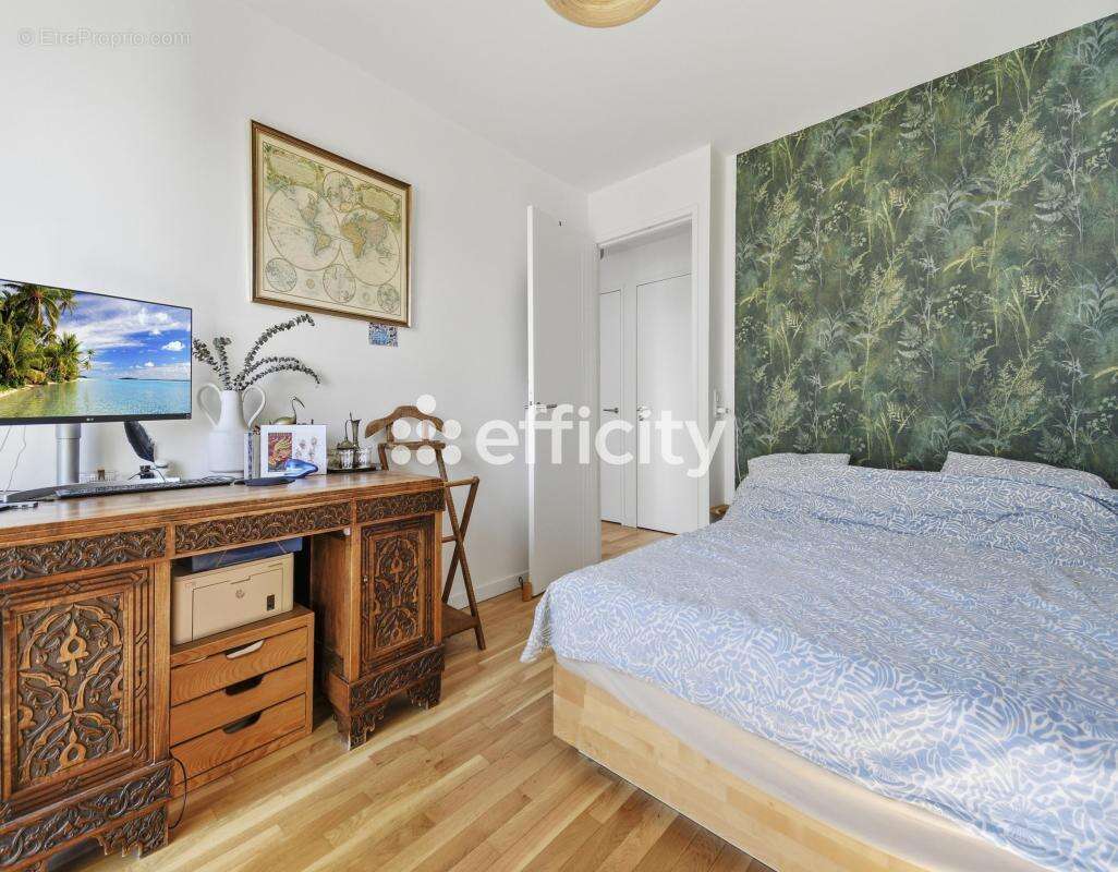 Appartement à COURBEVOIE