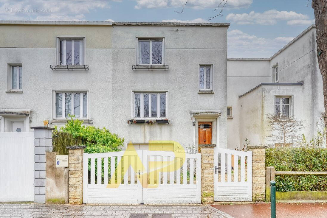 Maison à LE PLESSIS-ROBINSON