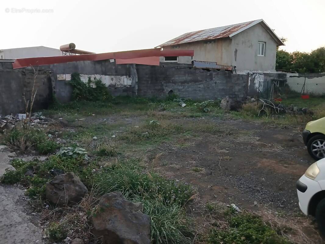 Terrain à SAINT-PIERRE