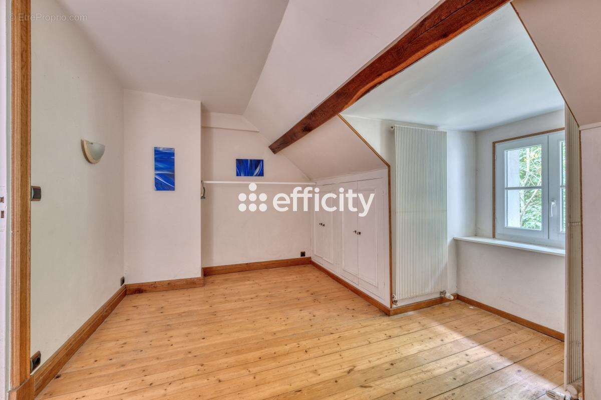 Maison 270 m² à Saints  - photo 8
