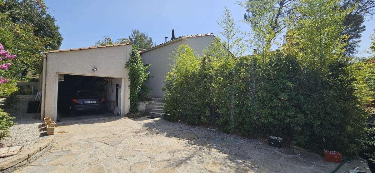 Maison à SAINT-CLEMENT-DE-RIVIERE