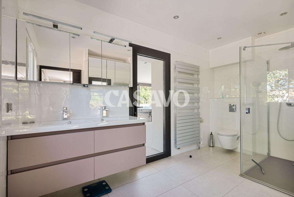 Maison à LE THOLONET