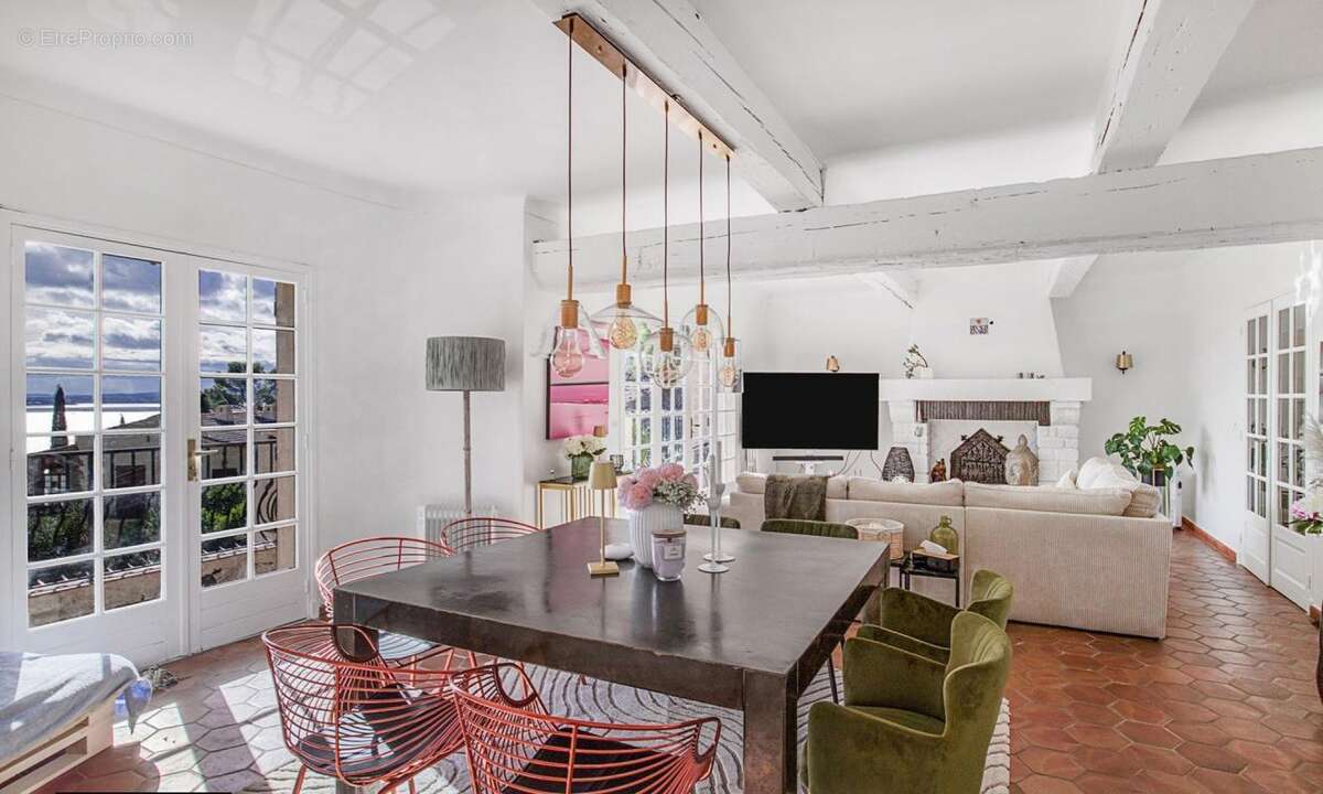 Maison à ROQUEBRUNE-SUR-ARGENS