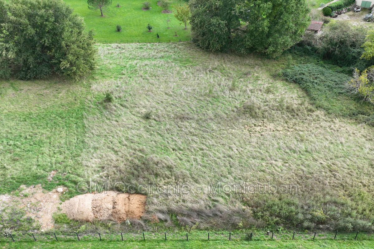 Terrain à LA SALVETAT-BELMONTET