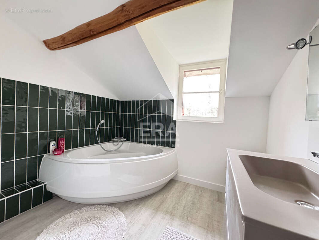 Maison à SAINT-ASTIER