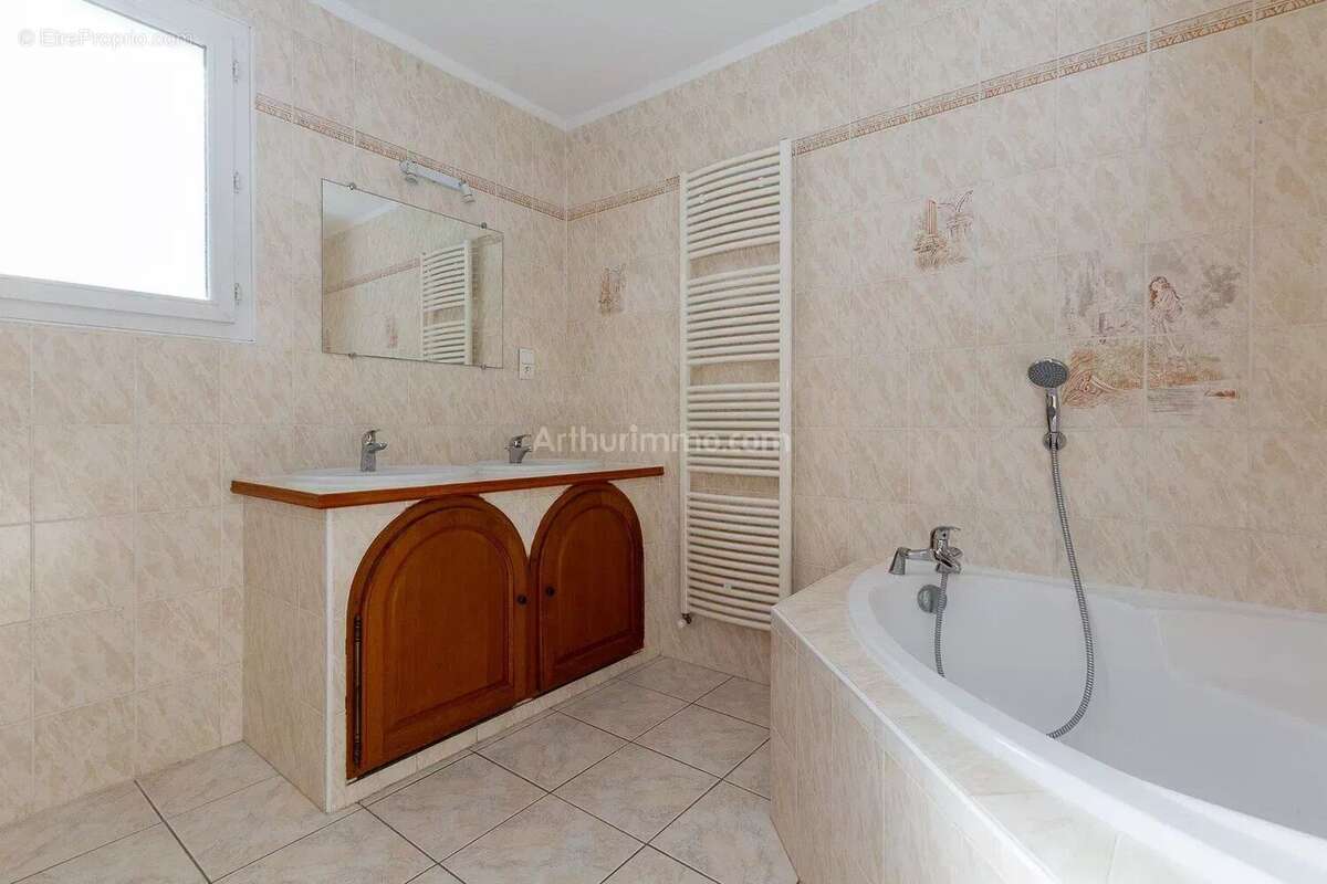 Maison à SAINT-SORLIN-DE-MORESTEL