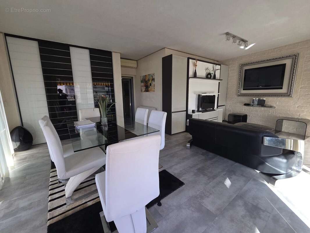 Appartement à VILLENEUVE-LOUBET