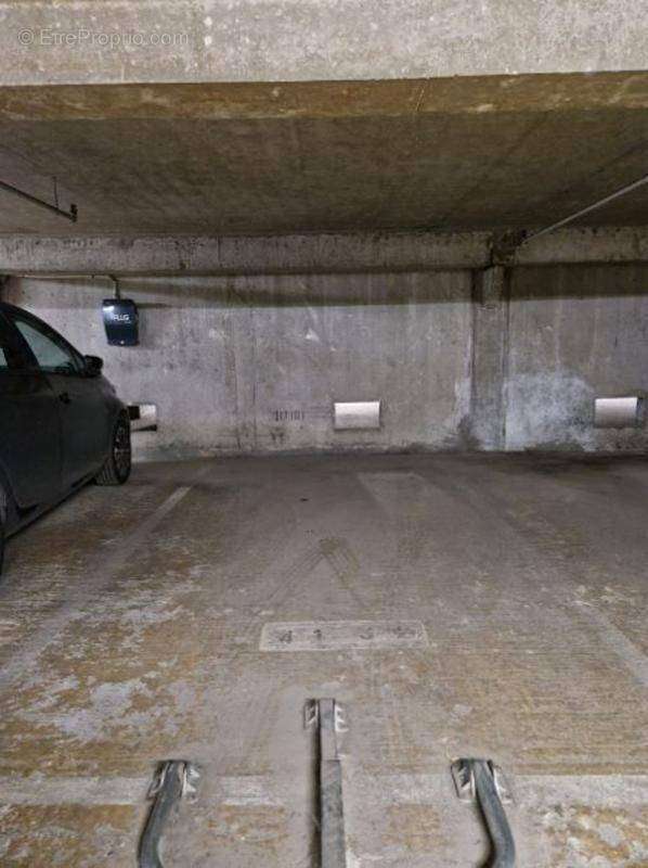 Parking à COURBEVOIE