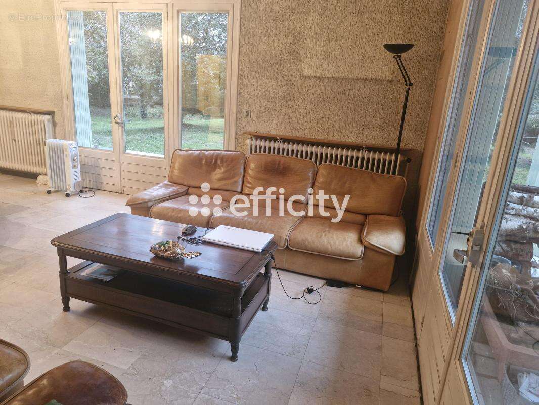 Maison à COLLONGES-AU-MONT-D'OR