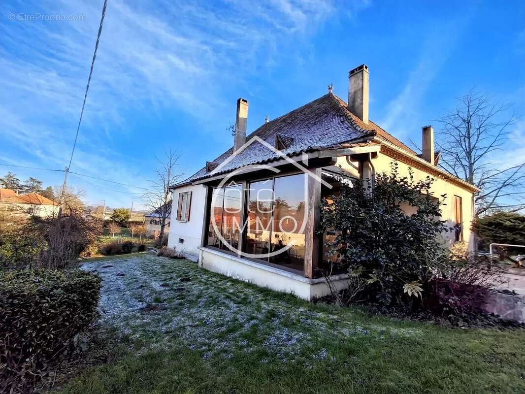 SAINT GERMAIN ET MONS : Belle propriété comprenant habitation principale, un séchoir à tabac, une grange et une longère - photo 6