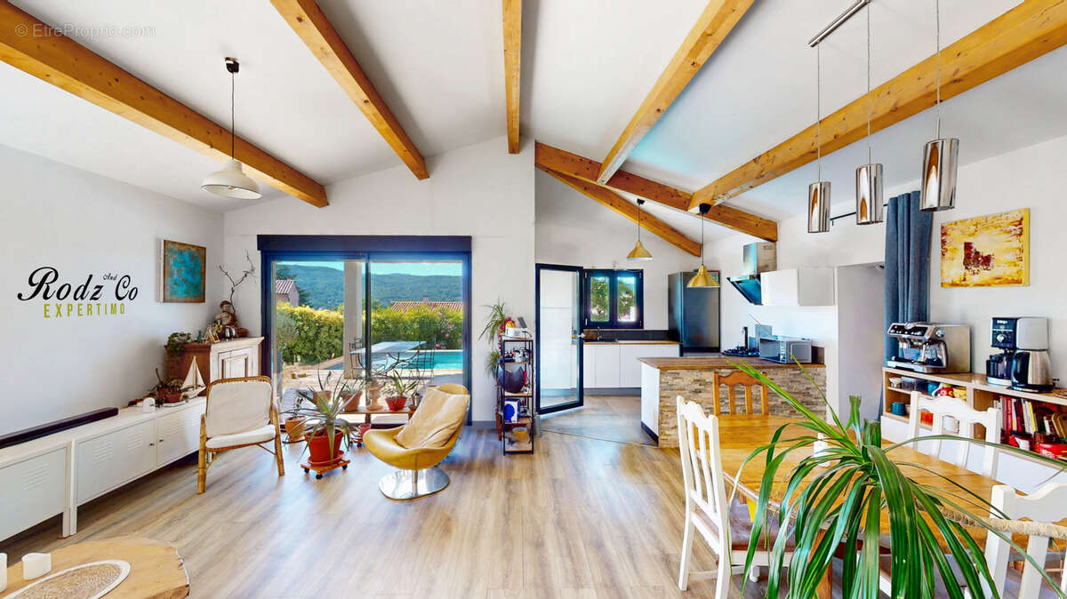 Maison à vendre à Apt   Villa contemporaine avec piscine, jardin, garage et vue sur le Luberon - photo 2