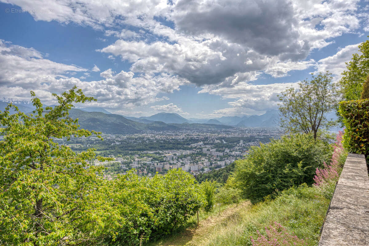 Appartement à CORENC